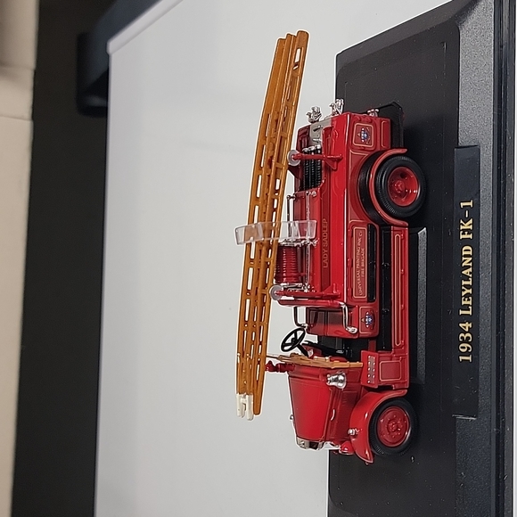 Set of four fire trucks - Picture 5 of 8